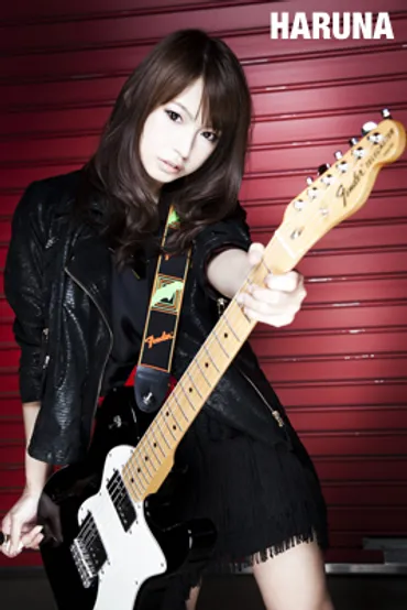 HARUNA ＆ MAMI / SCANDAL – YOUNG GUITAR