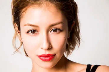 BENI、ラブソングで祝う10周年公演をUSJで 