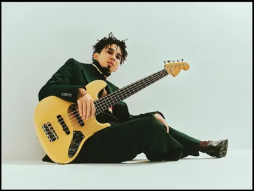 新井和輝のシグネチャーベース、Fender Deluxe Jazz Bass® V, Kazuki Arai Editionって、どんなベース？その魅力とは！？