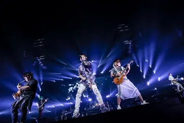 UVERworld、10年連続の武道館公演に見た゛ミクスチャーロックバンドとしての強靭さ゛ 