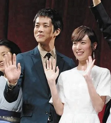 松坂桃李と戸田恵梨香が゛電撃婚゛「これまで以上の責任と覚悟」2015年公開の映画「エイプリルフールズ」で共演：中日スポーツ・東京中日スポーツ