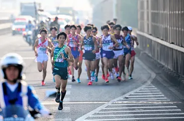 全日本大学駅伝】１区ゴール前でスパート合戦 駒大・赤津勇進が早大の間瀬田純平に１秒差先 