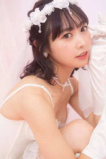 TikTokで話題・FRUITS ZIPPER仲川瑠夏、華奢なランジェリー姿披露＜lunapi＞ 