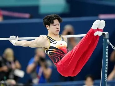 パリ五輪・体操］岡慎之助が男子種目別の鉄棒で金メダル!! 団体 ...