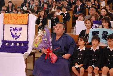 貴景勝に母校の仁川学院小学校が化粧まわし贈る 