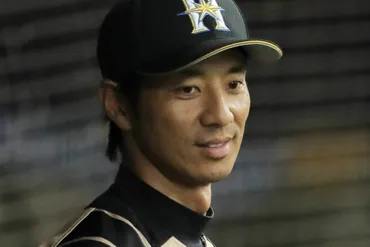 WBCベンチで存在感》栗山監督の横にいるイケメン参謀コーチは「フリーターからプロ入り」異色経歴と元妻は人気女子アナ