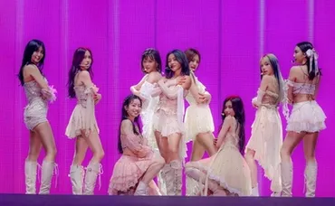 TWICE、米SoFiスタジアムで圧巻のパフォーマンスを披露…5万人の観客が熱狂 