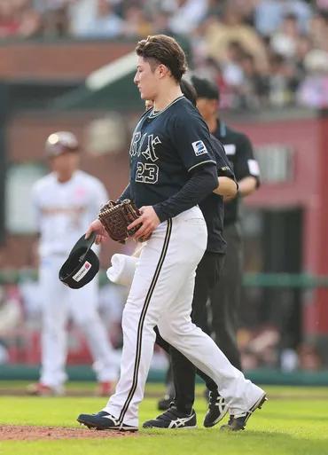 オリックス・吉田輝星が右肘の違和感で緊急降板 浅村に死球を当てた直後に自身の方が降板（スポニチアネックス） 