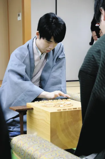 藤井聡太棋聖、5連覇達成で史上最年少の21歳11カ月で永世棋聖の称号 山崎隆之八段破り3勝0敗で防衛【棋聖戦第3局】：中日スポーツ・東京中日スポーツ