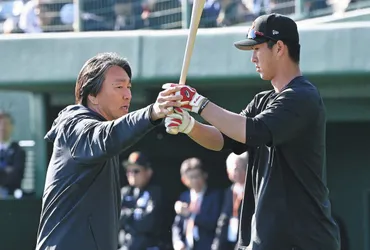 巨人】レッドカーペットで登場の松井秀喜さん、背番号55の後継者・秋広優人を密着打撃指導45分：中日スポーツ・東京中日スポーツ