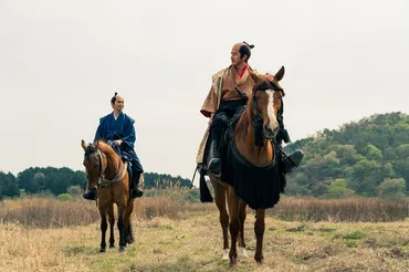 松本潤＆岡田准一、静岡ロケで乗馬「兄と弟のよう」゛本能寺の変゛に込めた思い＜どうする家康＞ 