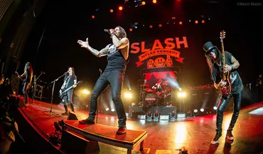 Slash（スラッシュ）、アルバム『Living The Dream』を引っ提げた最新ライヴ作品 