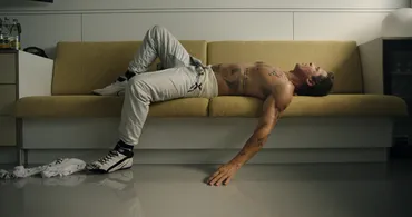 映画『F1(R)／エフワン』ブラッド・ピット×ハビエル・バルデム、゛スカウト゛シーン公開 