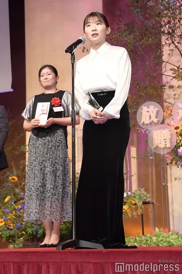 伊藤沙莉、涙で登壇「虎に翼」森田望智＆土居志央梨のスピーチに感極まる【第51回放送文化基金賞】 