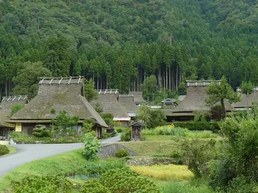 有名な茅葺屋根:集落